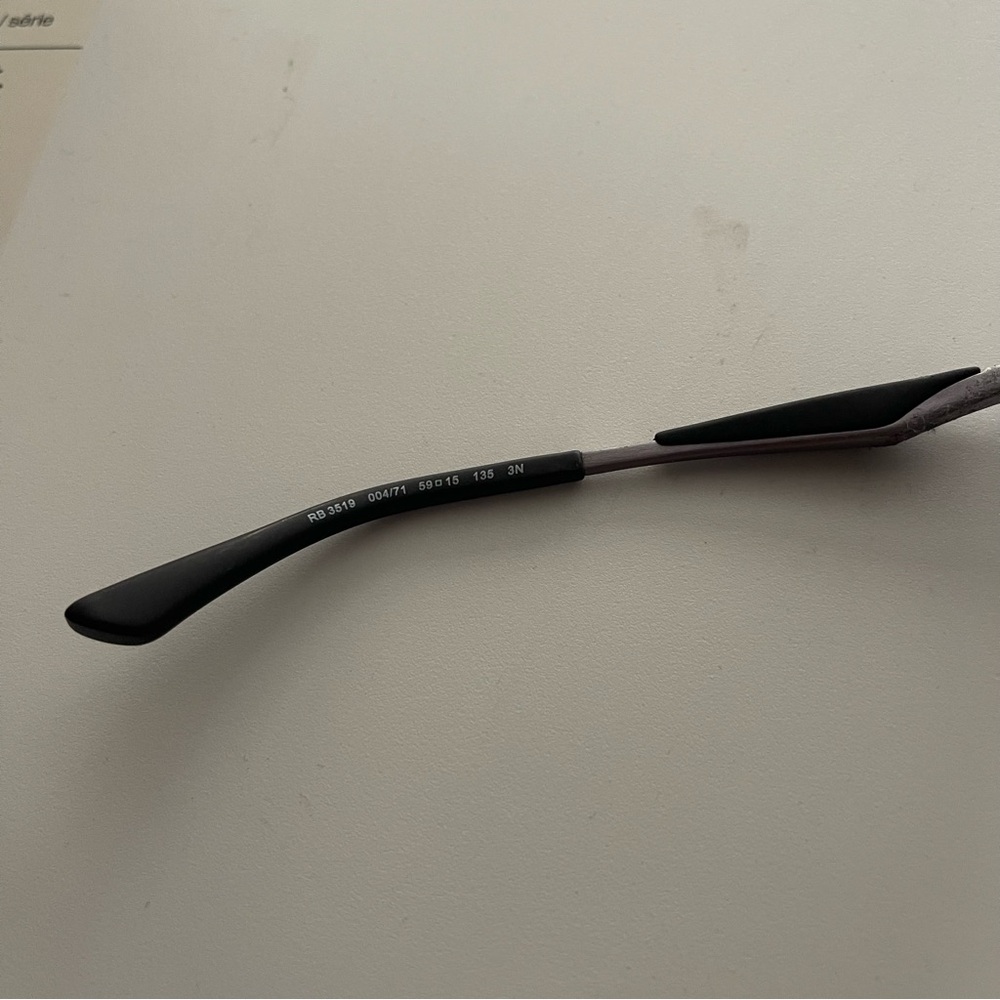 NEW Ray-Ban Silver Sunglasses with Black Case - Picture 4 of 5